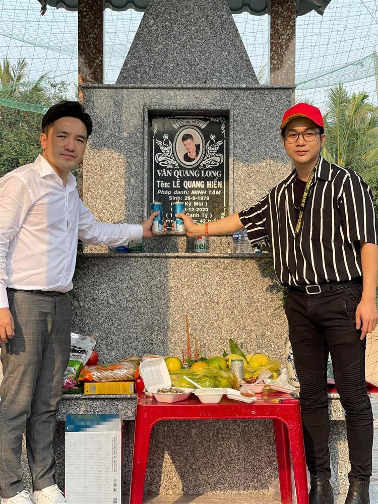 Hội bạn showbiz về Đồng Tháp viếng Vân Quang Long-1