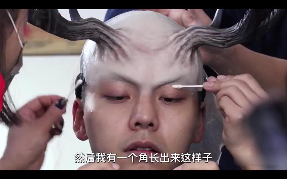 Bí mật đằng sau những tạo hình kinh dị của sao Hoa ngữ trên màn ảnh-1