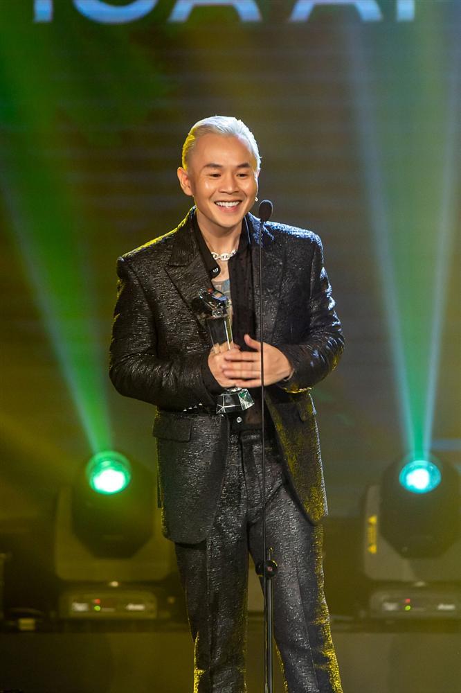 Binz vượt Jack và Sơn Tùng M-TP đại thắng 5 giải thưởng Làn Sóng Xanh 2020-2