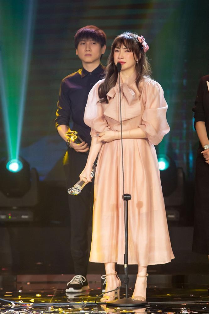 Binz vượt Jack và Sơn Tùng M-TP đại thắng 5 giải thưởng Làn Sóng Xanh 2020-7