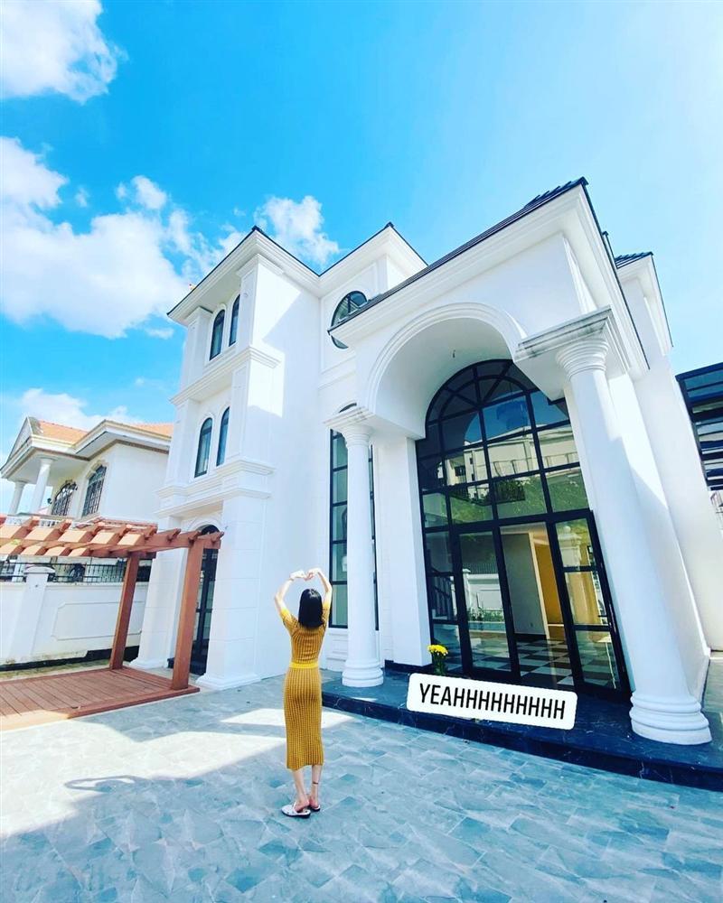 Ngắm trọn combo nhà lầu - xe hơi Lệ Quyên tậu sau ly hôn-1