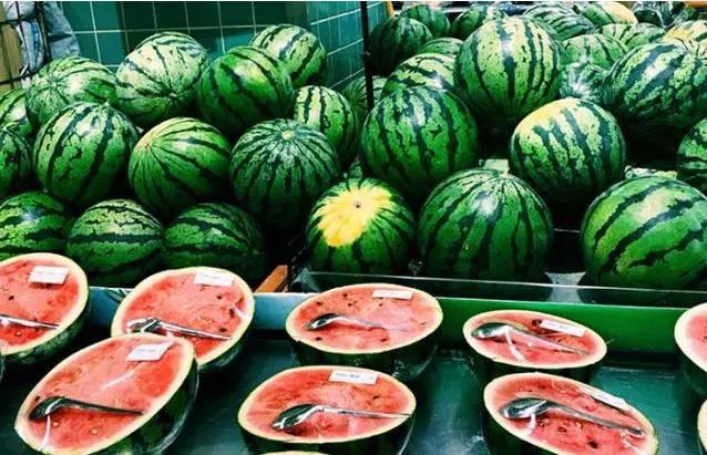 Mua dưa hấu có nên chọn quả đã bổ đôi, ai cũng ngã ngửa khi biết sự thật-3