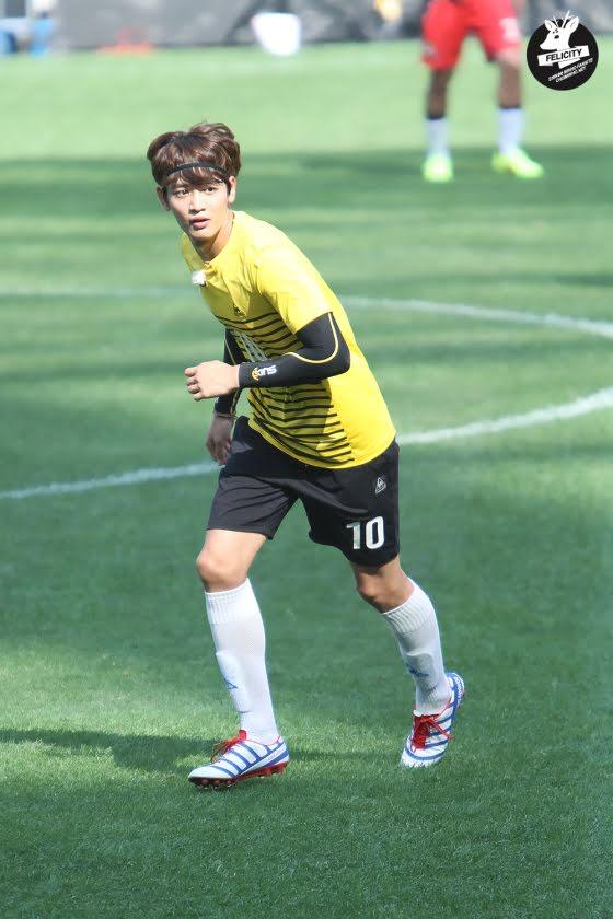 Minho SHINee tiết lộ điều fan hiểu nhầm, vô tình lộ chuyện mù công nghệ-2