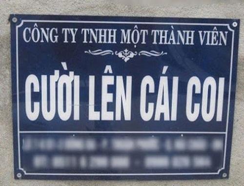 Có một sự dễ thương nhẹ trước tấm biển quảng cáo vui lòng khách đến, vừa lòng khách đi-4