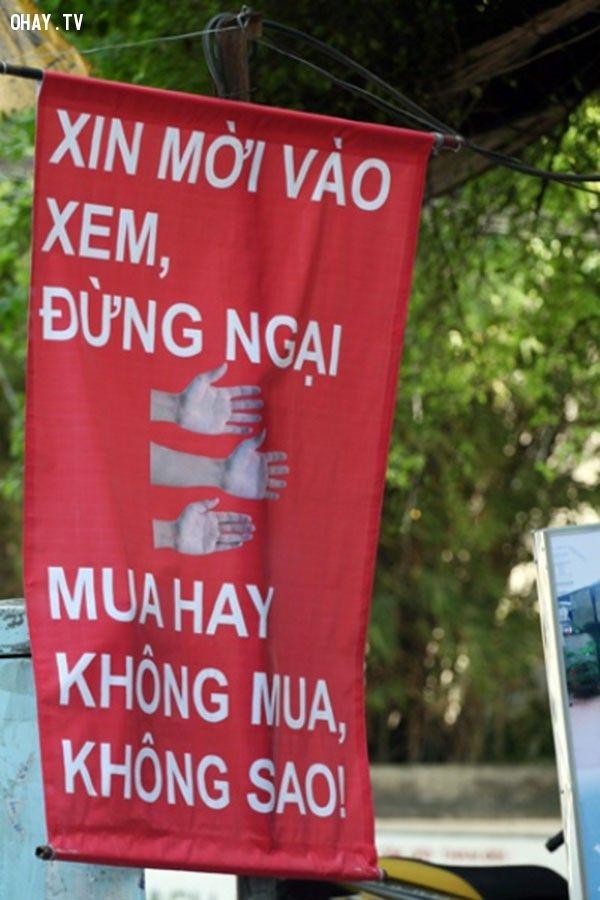 Có một sự dễ thương nhẹ trước tấm biển quảng cáo vui lòng khách đến, vừa lòng khách đi-6