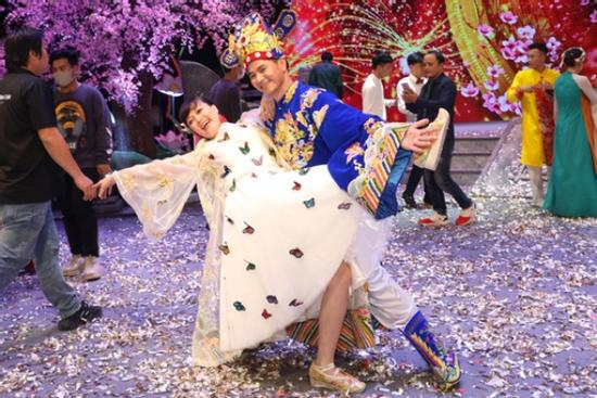 Bên trong buổi quay cuối không khán giả của Táo Quân 2021