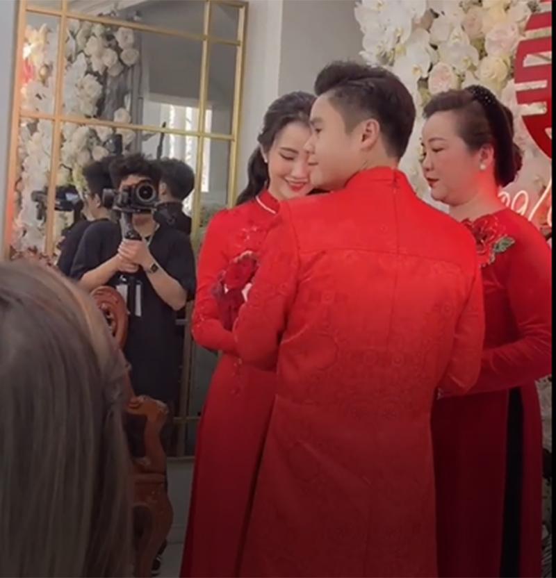 Clip: Mẹ vợ quyền lực xuất hiện cực quý phái, trao con gái cho Phan Thành-2