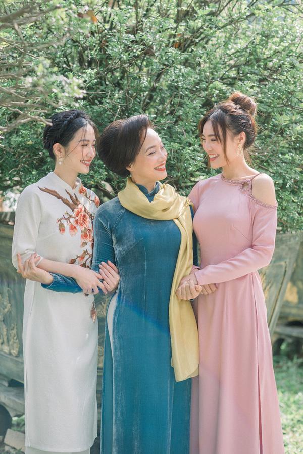 Học lỏm chị chị em em Vbiz chiêu diện áo dài ton-sur-ton-11