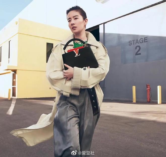 Lưu Diệc Phi bị chê xuống sắc, lộ thân hình tăng cân khác ảnh photoshop-4