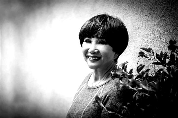 Hương Lan, Kiều Trinh viếng danh ca Lệ Thu-4