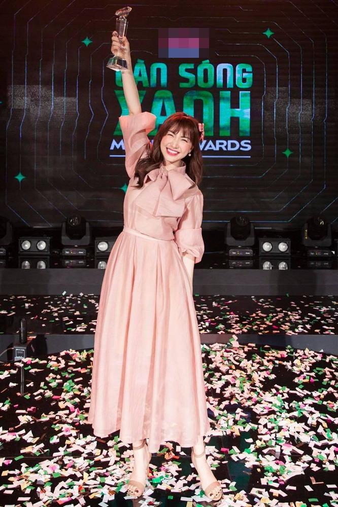 Hòa Minzy đã bí mật kết hôn?-1