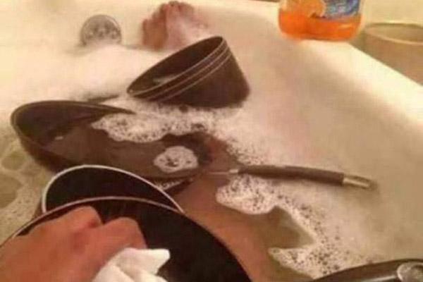 Chưa kịp cho lên miệng thì phát hiện sinh vật lạ bám trên ốc, thanh niên rùng mình khiếp hãi-8