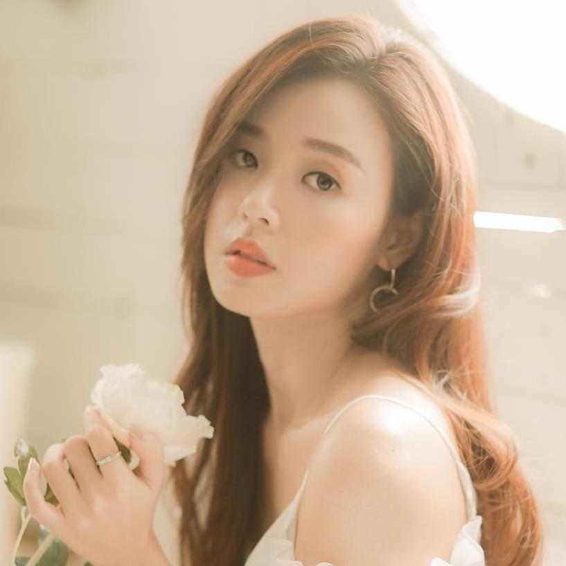 Midu khoe thần thái chuẩn hot girl trong ngày tình cũ Phan Thành đi lấy vợ-3