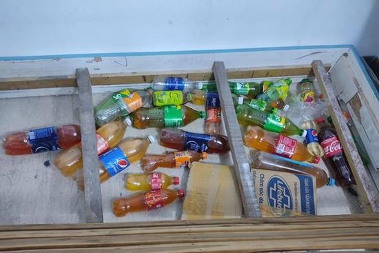 Cô gái đi thuê trọ phát hiện gầm giường toàn chai nhựa: Pha giấu nước tiểu đi vào lòng đất