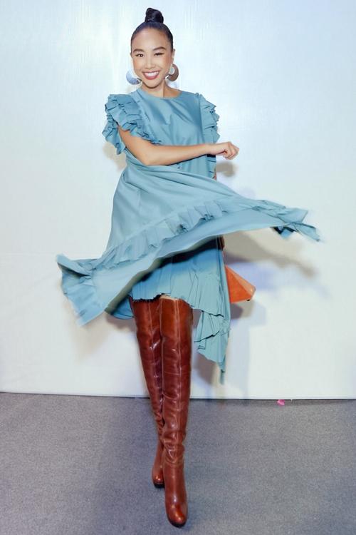 Diva Hồng Nhung lăng-xê mốt lộ nội y - HHen Niê cá tính với set đồ caro trendy-8