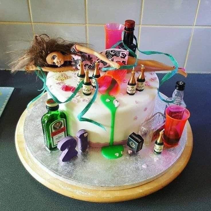 Bánh sinh nhật lầy lội dành cho hội bạn thân lắm trò: Nhìn chỉ muốn bó tay!-8