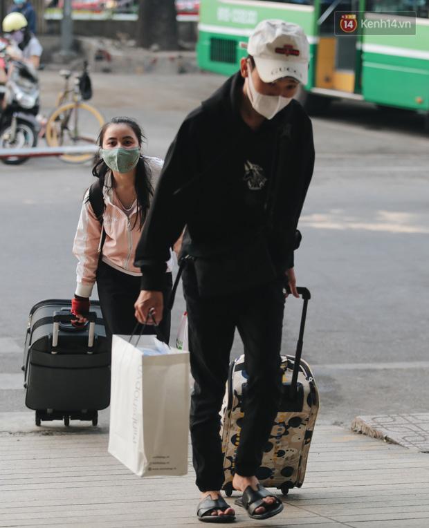 Sinh viên ùn ùn rời Sài Gòn về quê ăn Tết sớm, bến xe đông nghẹt khách-3