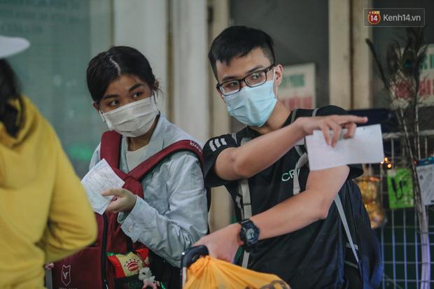 Sinh viên ùn ùn rời Sài Gòn về quê ăn Tết sớm, bến xe đông nghẹt khách-6