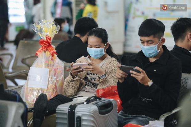 Sinh viên ùn ùn rời Sài Gòn về quê ăn Tết sớm, bến xe đông nghẹt khách-14