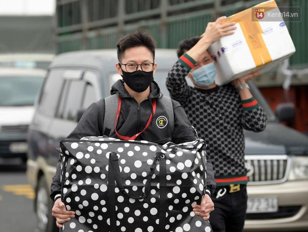 Sinh viên hối hả trở về Quảng Ninh: Không lo giãn cách xã hội chỉ cần được ăn Tết cùng gia đình-6