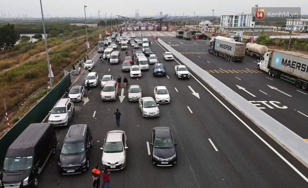 Sinh viên hối hả trở về Quảng Ninh: Không lo giãn cách xã hội chỉ cần được ăn Tết cùng gia đình-14
