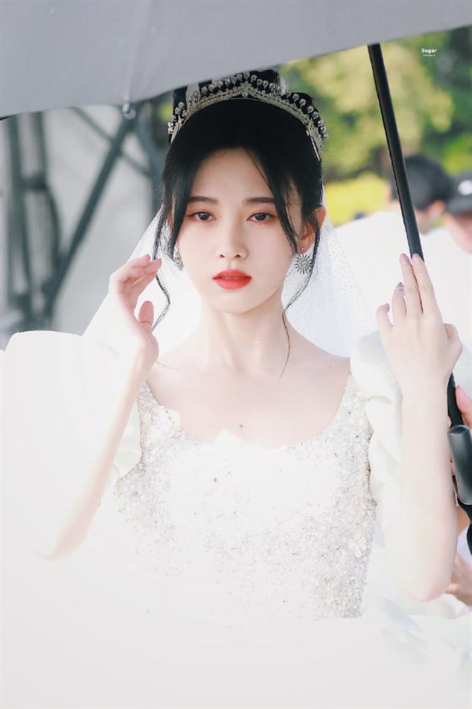 Cúc Tịnh Y hóa cô dâu ở phim mới, fan nhắc khéo mỹ nữ 4000 năm tạo hình như một!-1