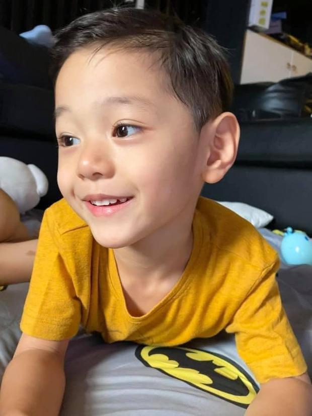 Loạt ảnh hành trình lớn khôn của con trai Trà My Idol khiến ai nhìn cũng tấm tắc: Đẹp trai cực phẩm từ bé-7