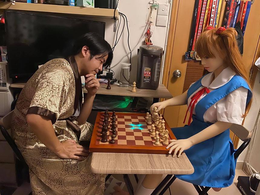 Người đàn ông hẹn hò búp bê tình dục suốt 2 năm-4