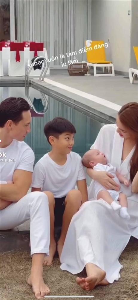 Hậu trường buổi chụp hình gia đình của Hà Hồ - Kim Lý: Subeo luôn là tâm điểm-2