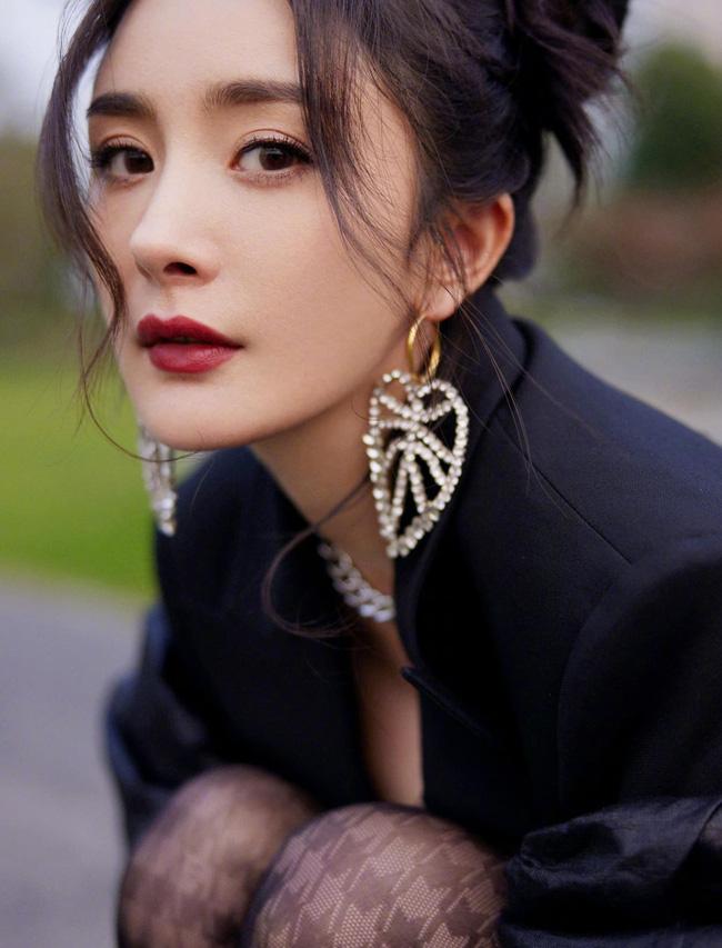 Dương Mịch tự đăng ảnh dìm hàng, chứng minh không chảy xệ xuống sắc như đồn đoán-8