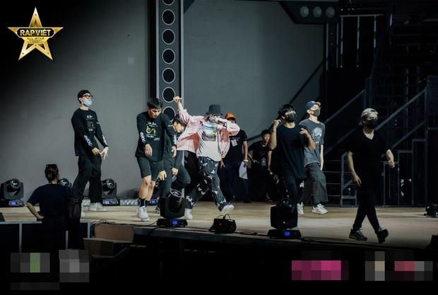 Fan 16 Typh gửi tặng 100 trái dừa cùng tin nhắn động viên ekip sau thông báo Rap Việt tạm hoãn-5