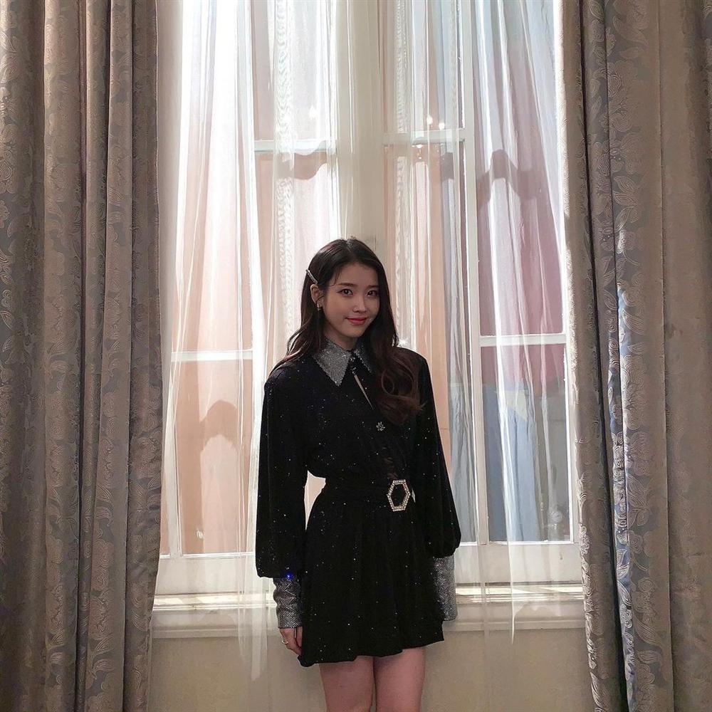 Style sao Hàn tuần qua: Park Min Young, BLACKPINK Lisa hack dáng đỉnh cao với quần suông-3