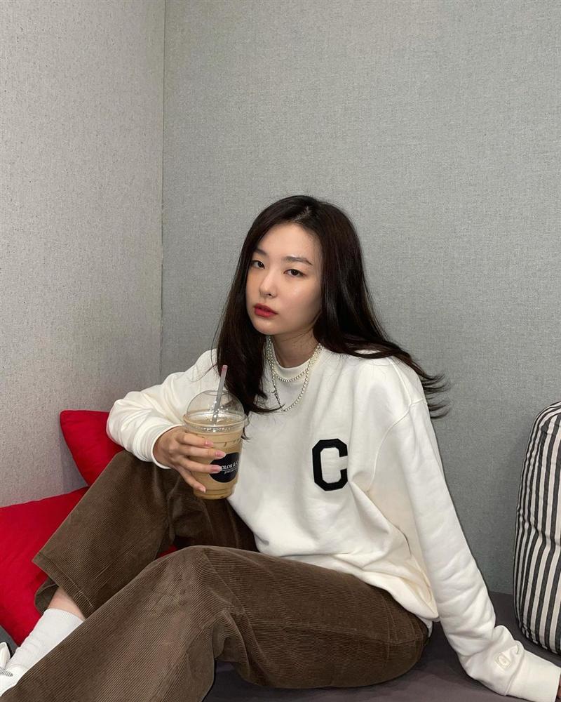 Style sao Hàn tuần qua: Park Min Young, BLACKPINK Lisa hack dáng đỉnh cao với quần suông-8