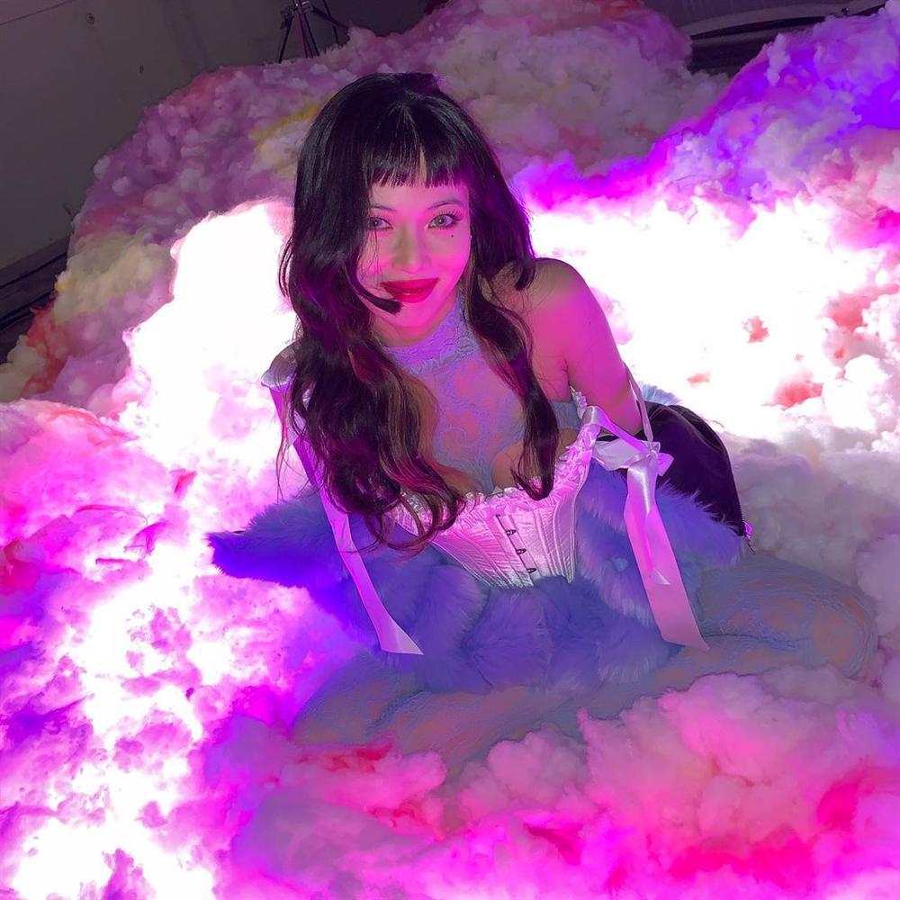 Style sao Hàn tuần qua: Park Min Young, BLACKPINK Lisa hack dáng đỉnh cao với quần suông-10