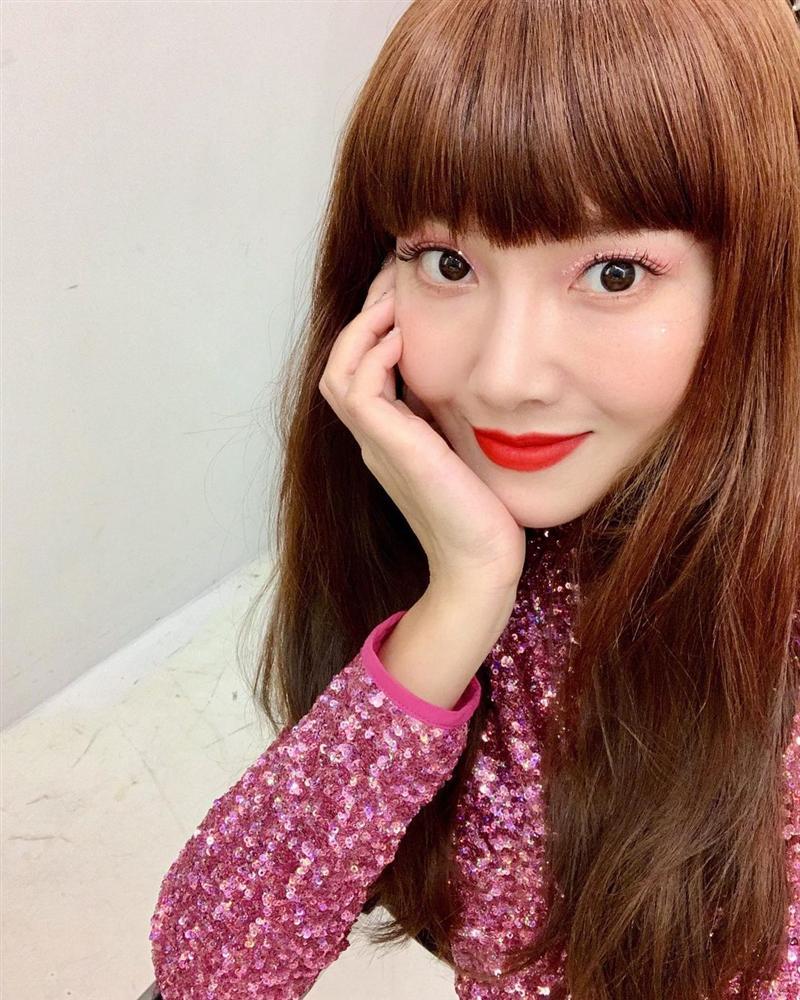 Style sao Hàn tuần qua: Park Min Young, BLACKPINK Lisa hack dáng đỉnh cao với quần suông-12