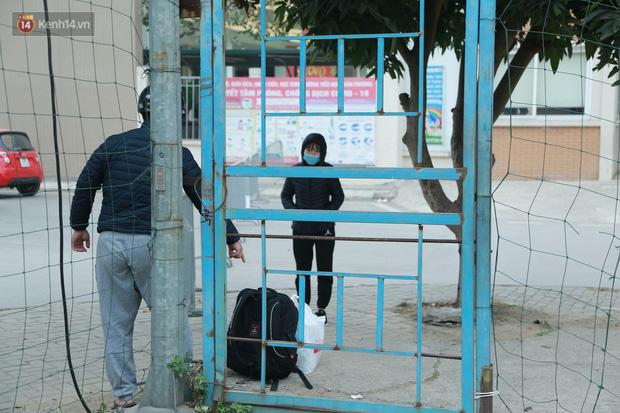 Phong tỏa cách ly 80 học sinh, giáo viên và phụ huynh là F1 ngay trong trường tiểu học Xuân Phương, Hà Nội-3