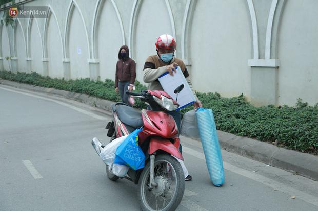 Phong tỏa cách ly 80 học sinh, giáo viên và phụ huynh là F1 ngay trong trường tiểu học Xuân Phương, Hà Nội-4