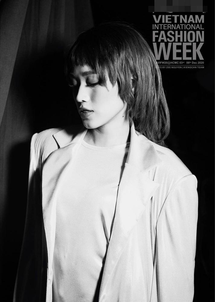 Đỗ Hà - Phạm Hương: 2 hoa hậu cằm chẻ hiếm hoi của showbiz Việt-4