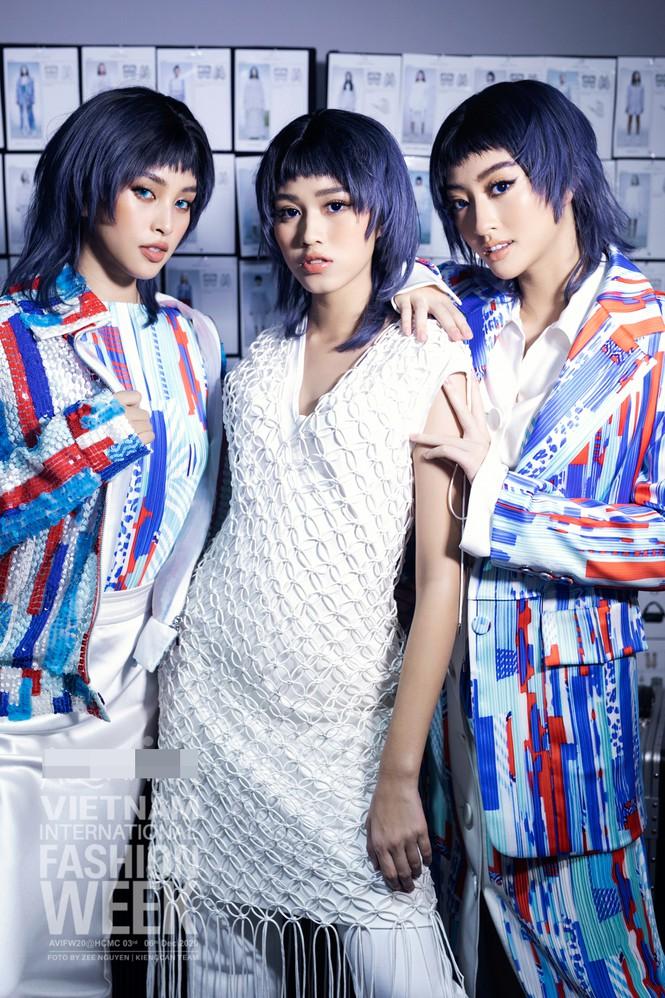 Đỗ Hà - Phạm Hương: 2 hoa hậu cằm chẻ hiếm hoi của showbiz Việt-2