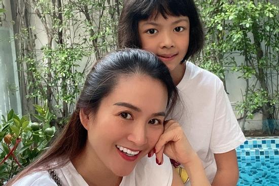 Vợ Bình Minh 'cứng họng' khi con gái hỏi tại sao không thi hoa hậu