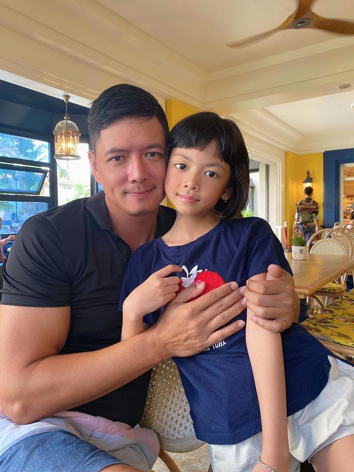 Vợ Bình Minh cứng họng khi con gái hỏi tại sao không thi hoa hậu-4