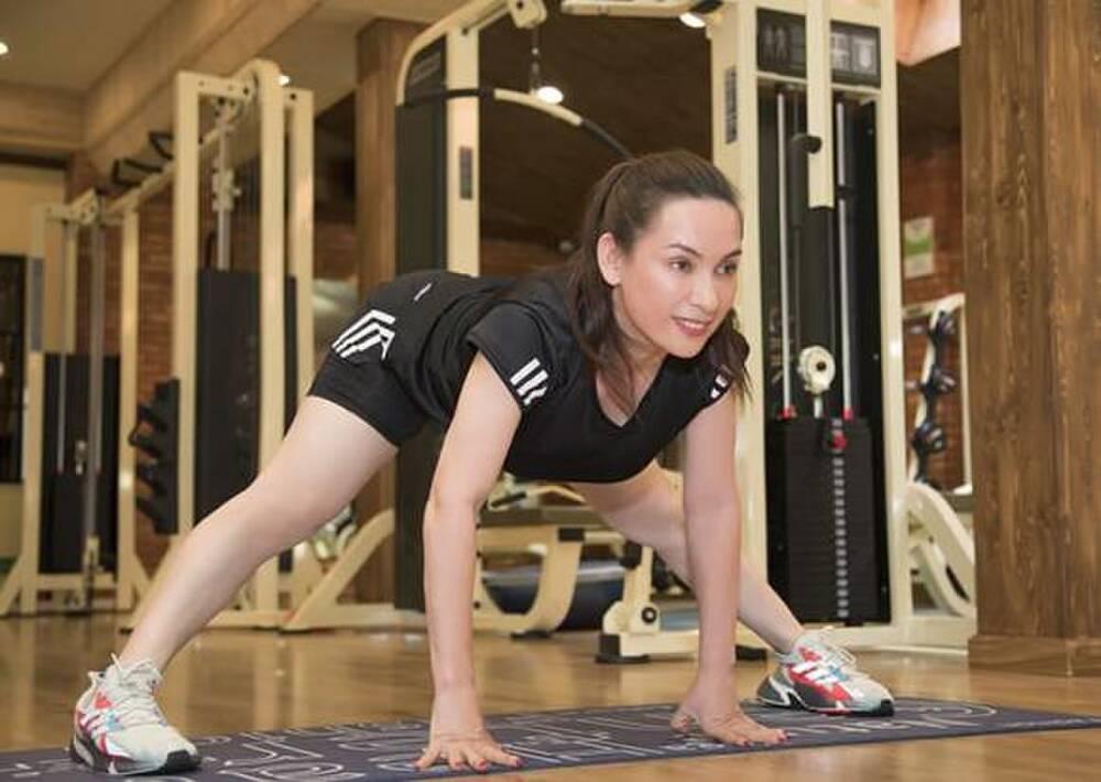 Vóc dáng thon thả nuột nà như gái 18 của Phi Nhung ở ngưỡng U50-1