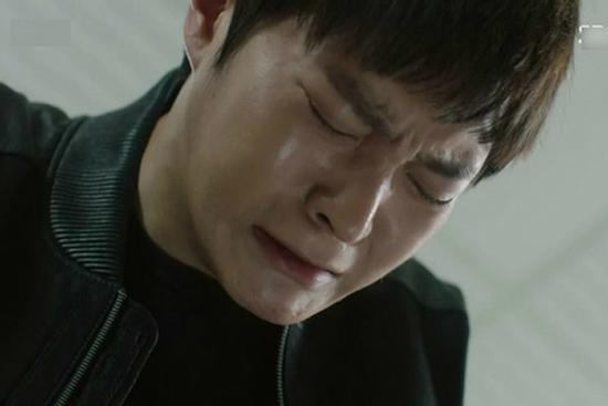 Chán vợ quá 'cứng', thương xót đồng nghiệp 'mỏng manh' để rồi nửa đêm chồng nhận kết đắng