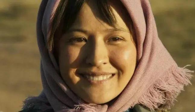 Mỹ nhân Tân Cương tài sắc vẹn toàn nhưng chỉ được nhớ đến nhờ thả rông vòng 1-2