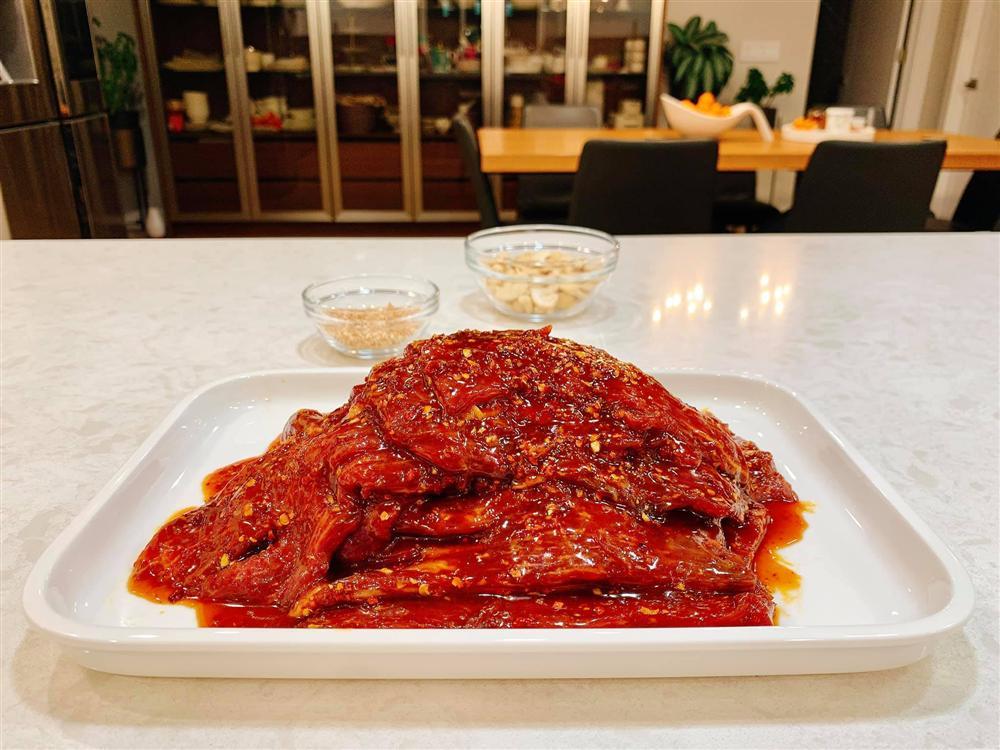 Mẹ đảm bật mí cách làm khô bò hạt điều nhâm nhi ngày Tết-4