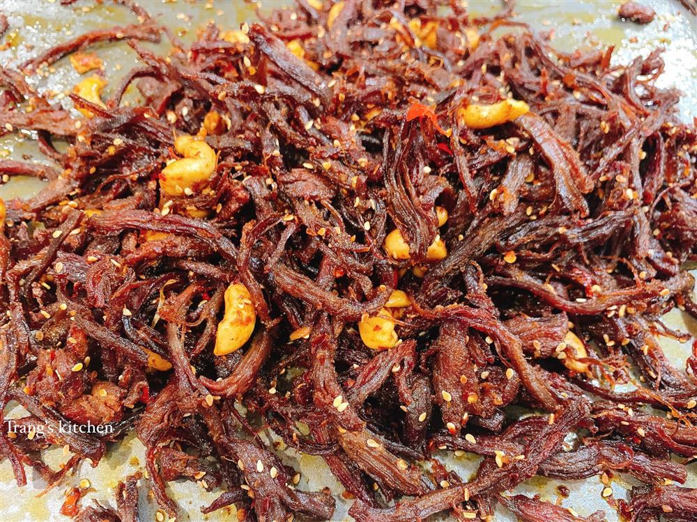 Mẹ đảm bật mí cách làm khô bò hạt điều nhâm nhi ngày Tết-2