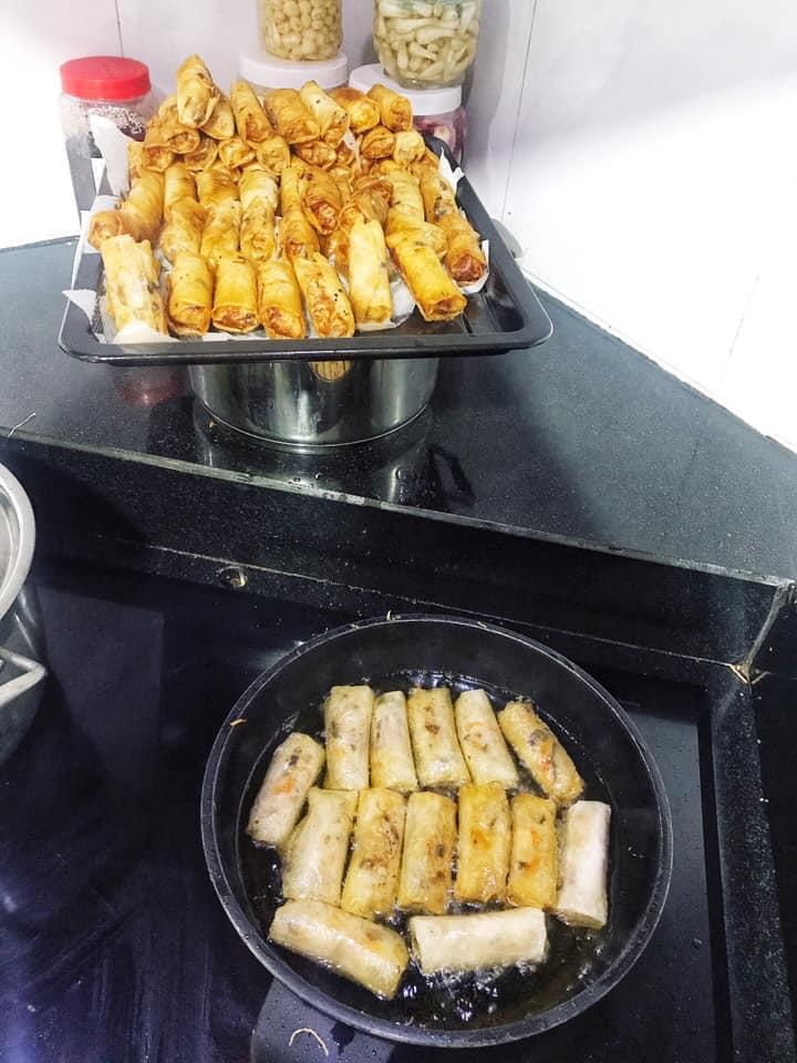 Tết đến nơi rồi, học gái đảm 9X làm chả giò chuẩn vị Nam cho cả nhà để dành ăn dần-3