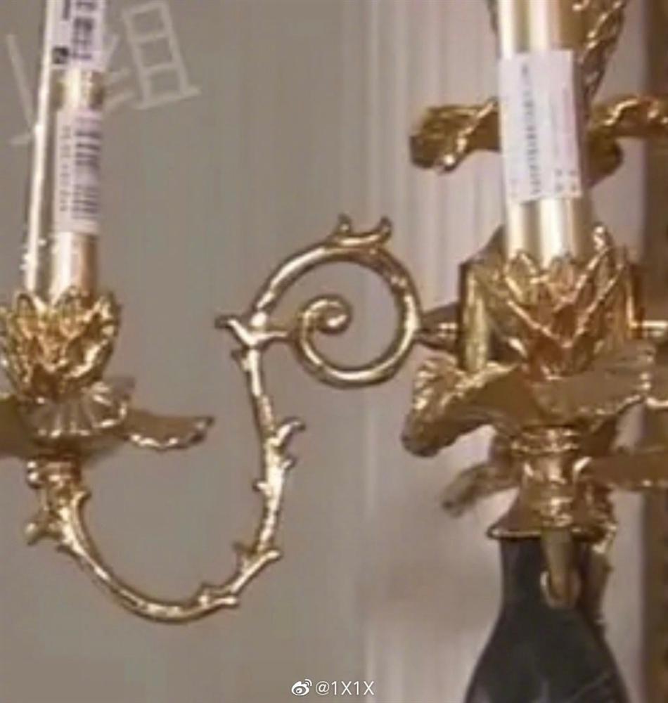 Chết cười khi phim Hoa ngữ lấy xúc xích làm chân đèn-3