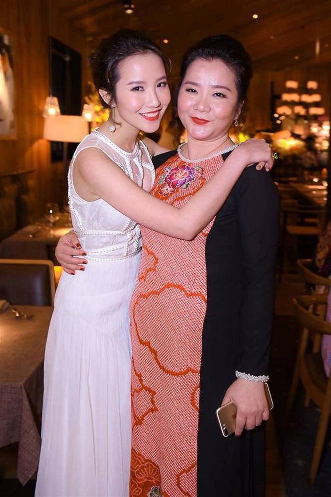 Nhan sắc mẹ vợ quyền lực của Phan Thành ở đám cưới con gái-7
