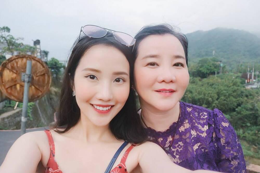 Nhan sắc mẹ vợ quyền lực của Phan Thành ở đám cưới con gái-8